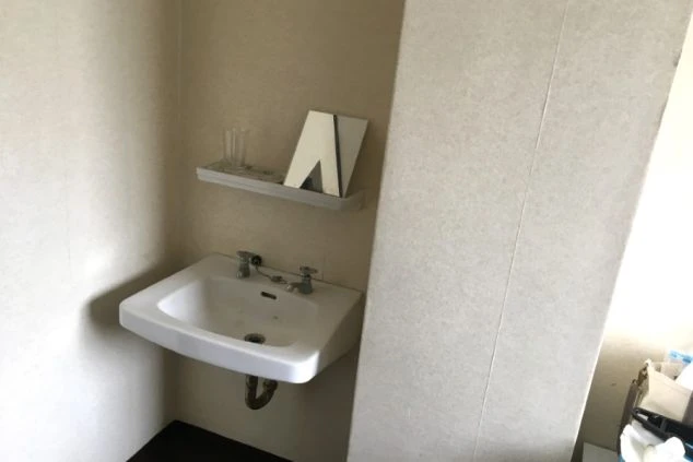 リゾートバイト寮の洗面台。歯磨きや洗顔などに利用できます。