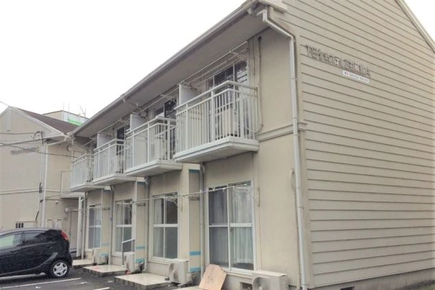 リゾートバイト生活を送る、アパートタイプの寮の外観。ここから、仕事と休日の充実した毎日が始まります。