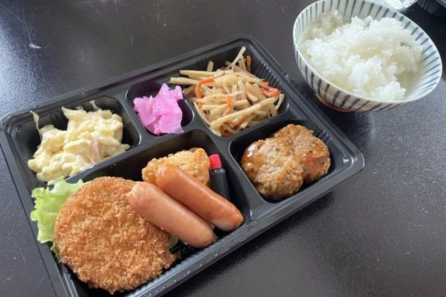 リゾートバイトのまかないの画像