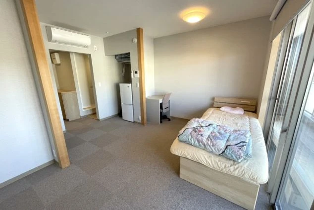 リゾートバイトの完全個室寮の部屋の画像。