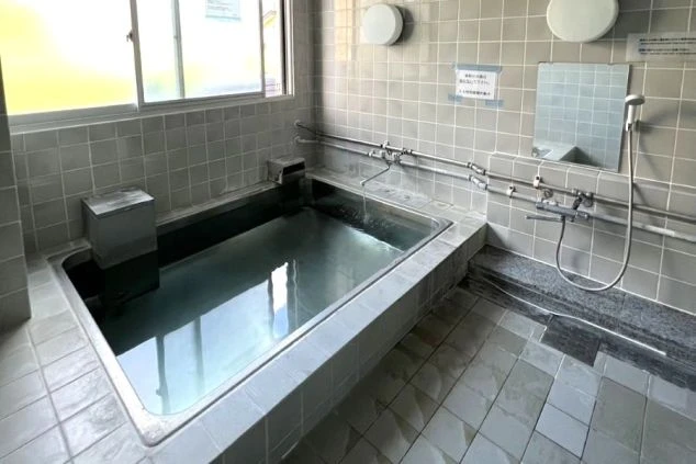 長野県軽井沢でのリゾートバイトの寮の大浴場の画像。