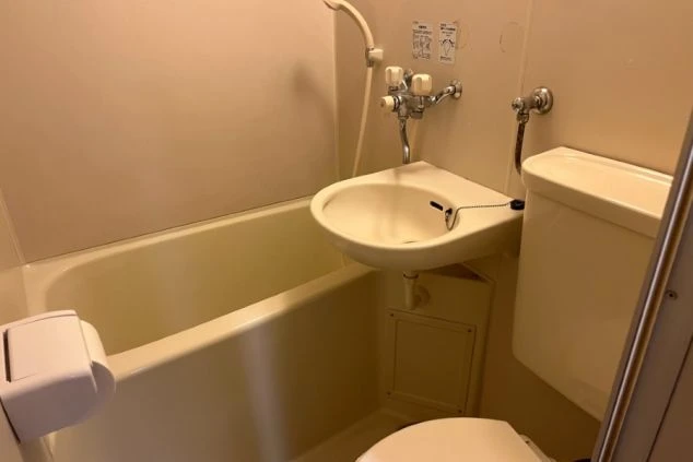 リゾートバイト寮のユニットバスの画像。