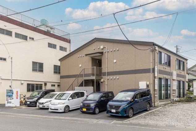 リゾートバイトの新築個室寮の外観画像。