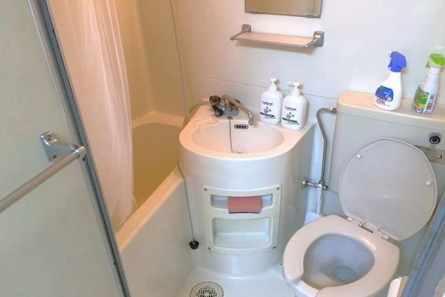 リゾートバイトの個室寮の部屋にあるユニットバスの画像