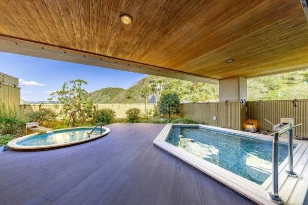 静岡県・伊豆市にある旅館内大浴場の画像。