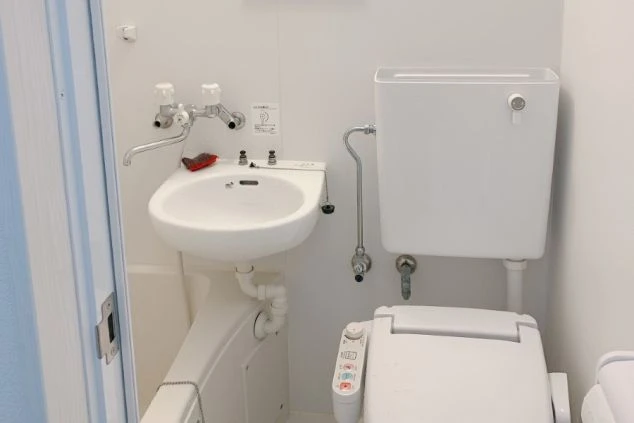 リゾートバイトする人が住み込む寮のユニットバスの画像