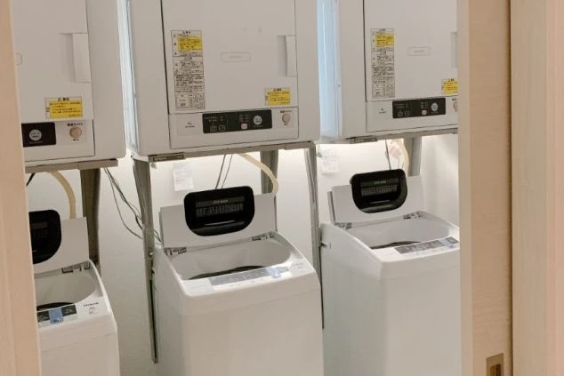 リゾートバイトする人が住み込む寮の共用洗濯機の画像