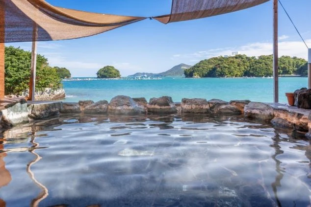 海と島々を一望できる絶景の露天風呂がある旅館のリゾートバイト