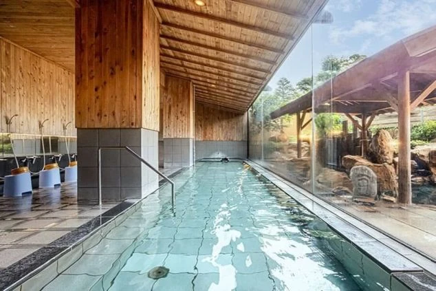 長野県大町市のホテル内大浴場の画像。