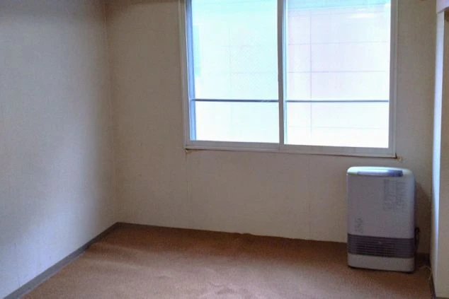 リゾートバイトの寮の談話室のサンプル画像。