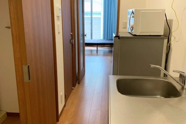 リゾートバイトの完全個室寮のキッチン。広々としたシンク。