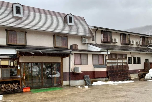 リゾートバイトの館外個室寮の外観画像。