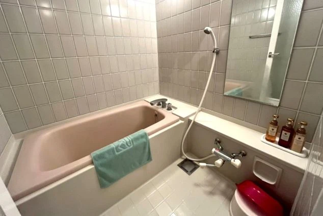 リゾートバイトのコテージタイプの個室寮のお風呂の画像