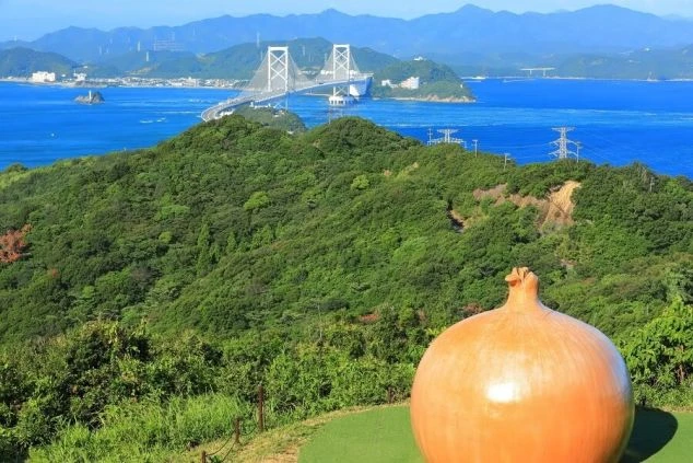 淡路島の有名なフォトスポットおったまねぎ。