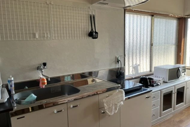 リゾートバイトの完全個室寮の寮内キッチン設備の画像