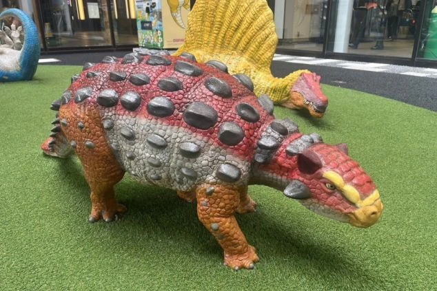 福島県立恐竜博物館の野外の恐竜モニュメント