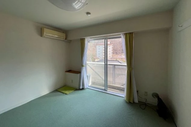 リゾートバイト就業先の寮の個室の画像。