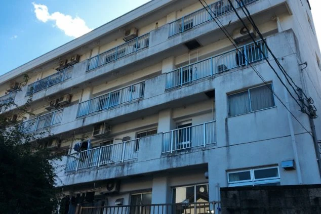 秋保温泉のホテルでリゾートバイトするスタッフが住む寮の外観の画像。