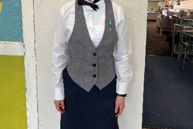 レストランの女性制服画像