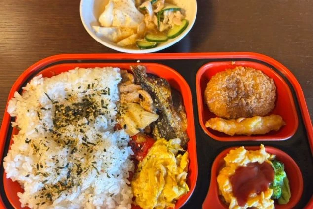 リゾートバイトで提供される無料の賄い（お弁当）