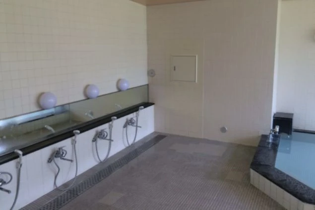 リゾートバイトの個室寮の共用お風呂の画像