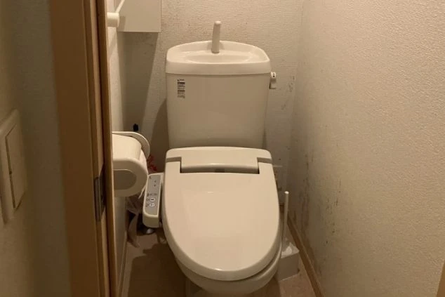 リゾートバイトの寮は、嬉しいバス・トイレ別のセパレートタイプ。清潔なウォシュレット付きトイレです。