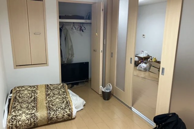 リゾートバイト寮は、寝室と居室を分けられる広々とした間取り。収納も豊富で、ゆとりのある生活が送れます。