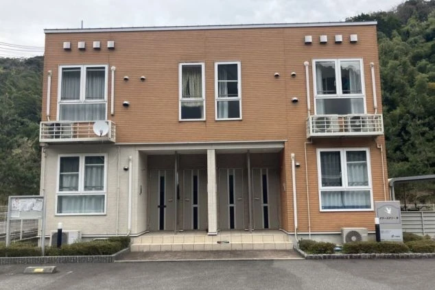 リゾートバイト生活を送る、清潔感のあるアパートタイプの寮。ここから、新しい仲間との、充実した毎日が始まります。