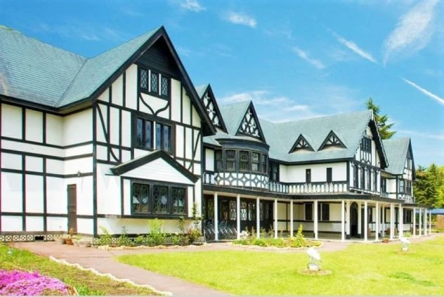 軽井沢の豊かな自然に佇む、美しい洋館がリゾートバイトの勤務先。まるで海外のような、おしゃれな職場で働けます。