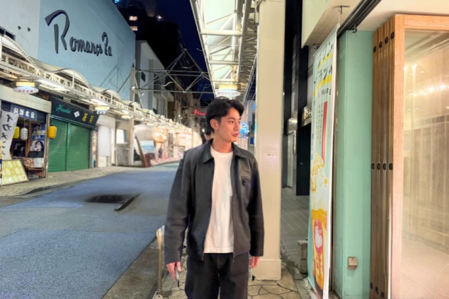 休日に熱海観光を楽しむリゾートバイトスタッフ。