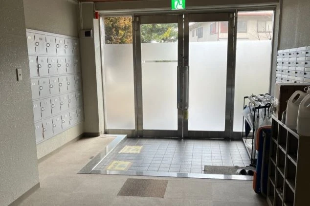 京都府嵐山のリゾートバイトの寮の玄関の画像。