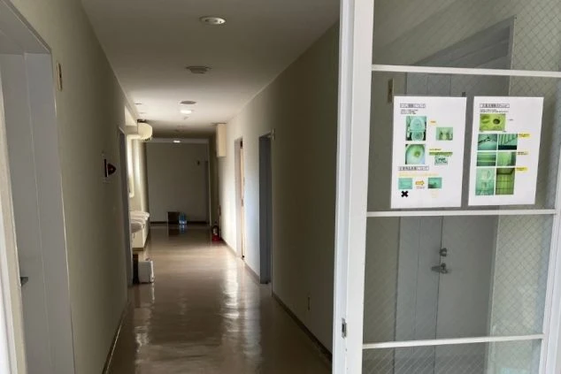 京都府嵐山のリゾートバイトの寮の廊下の画像。