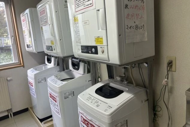 リゾートバイトの相部屋寮の共用トイレの画像。