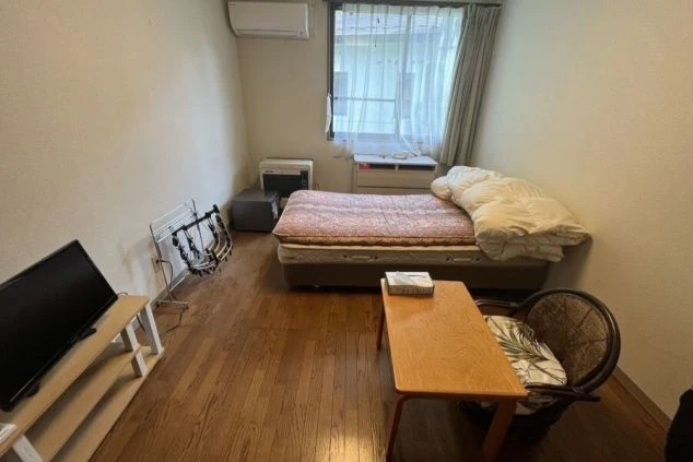 リゾートバイトの寮は、生活に必要な家具が一通り揃った快適な個室。自分だけの空間で、仕事の疲れを癒やせます。