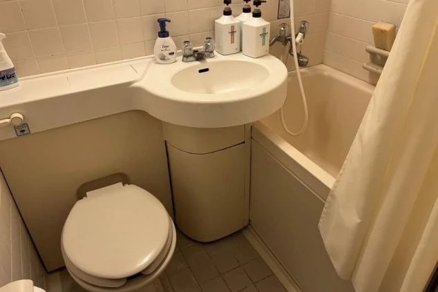 リゾートバイト寮のお風呂とトイレ。バス・トイレ・洗面が一部屋にまとまった、清潔なユニットバスです。