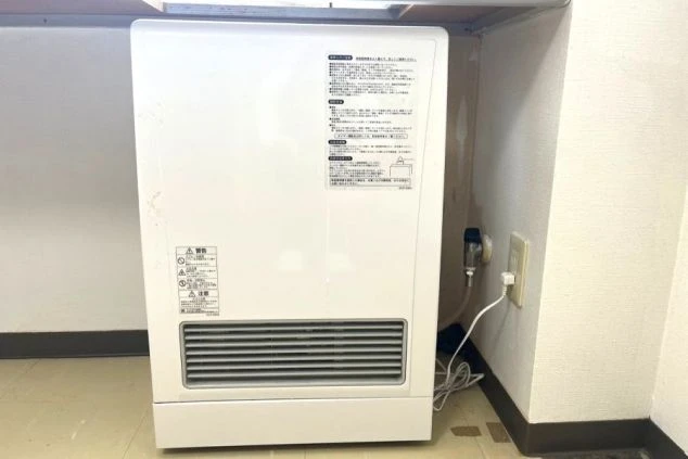 リゾートバイトの寮に完備された暖房設備。寒い冬でも快適に過ごせる環境です。