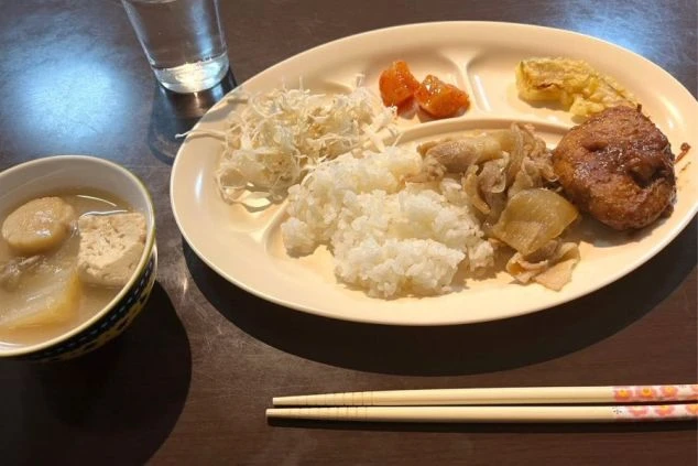 リゾートバイトのまかないの画像