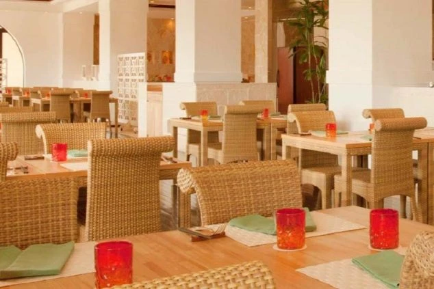 ホテルやレストランの食事会場。リゾートバイトのホールスタッフの仕事場。