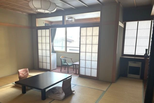 リゾートバイト寮の寝室画像。