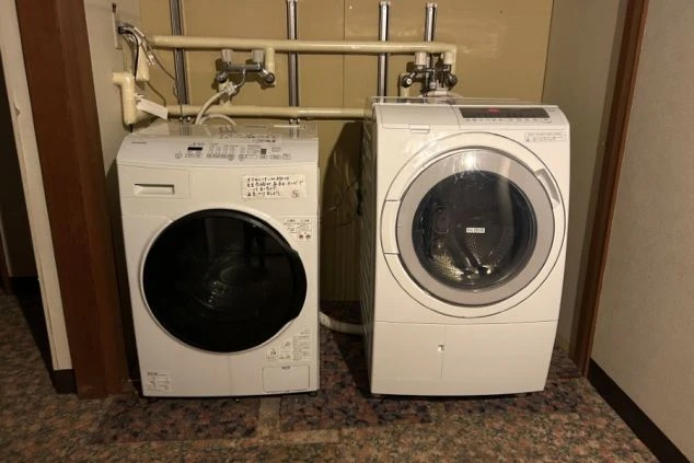 リゾートバイト寮の共用洗濯機の画像。