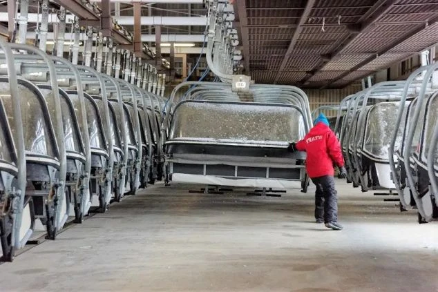 リゾートバイトの仕事場となるスキー場のリフト乗り場。リフトの整備や運営に携わり、お客様の安全を守る仕事。