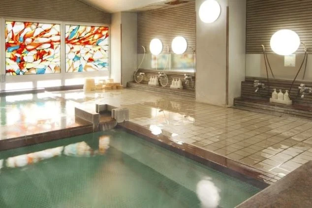 白樺湖周辺のホテルや旅館にある温泉大浴場。