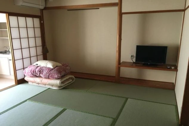 鬼怒川温泉でリゾートバイトするスタッフが住む寮の畳の部屋の画像。