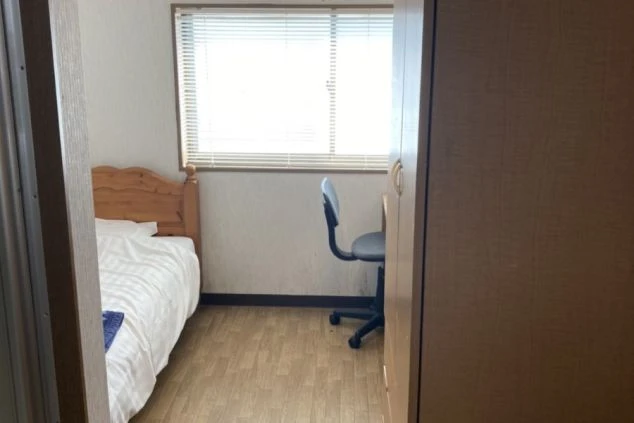 滋賀県・信楽温泉エリアでリゾートバイトする人が住み込む個室寮内の画像