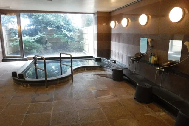 リゾートバイトの寮の大浴場。