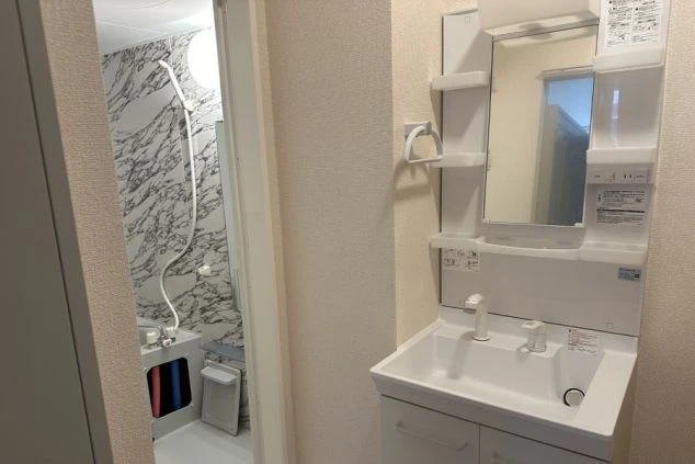 リゾートバイトの完全個室寮の洗面所の画像。