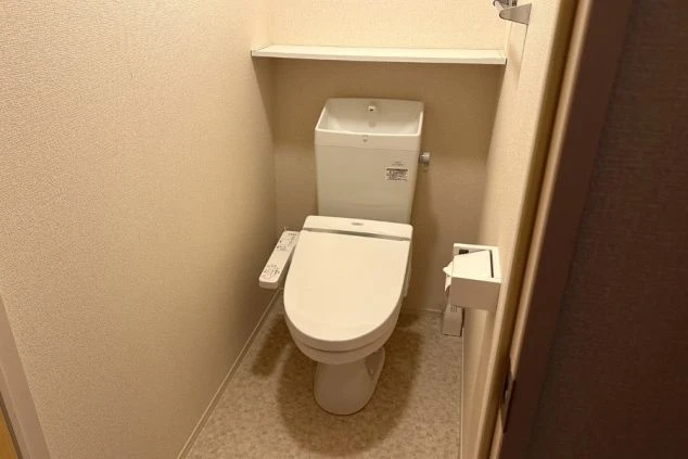 リゾートバイトの完全個室寮のトイレの画像。
