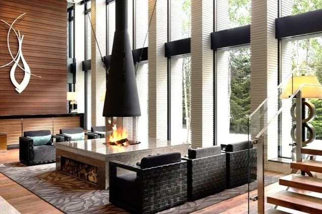 長野県軽井沢のホテルのロビーの画像。