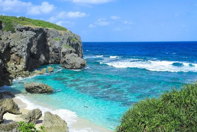 沖縄県・与那国島の海の画像。