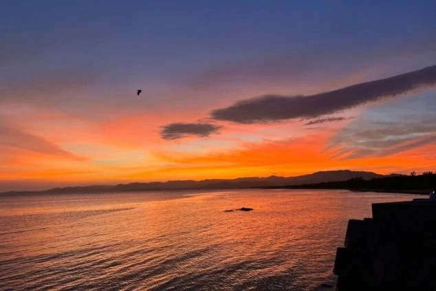 沖縄県のサンセットの画像。